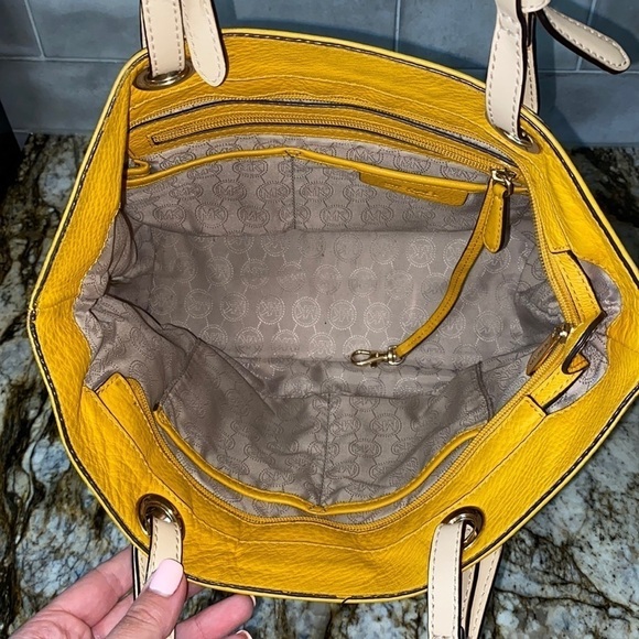 Michael Kors BEDFORD LEATHER ZIP POCKET TOTE - Picture 9 of 12